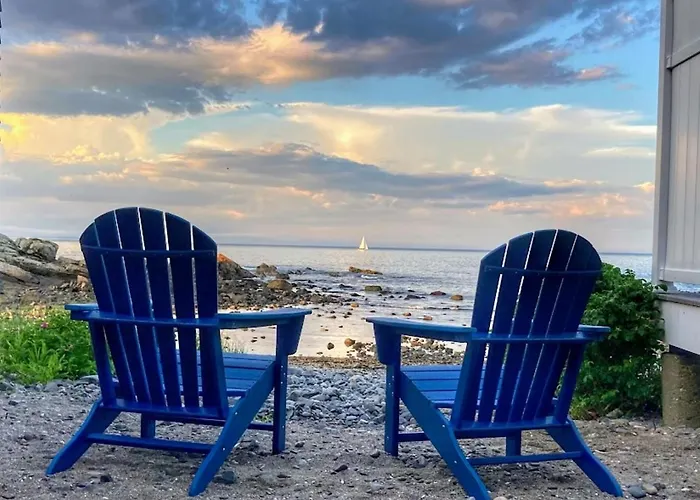 Perkins Cove Oceanfront Cottage