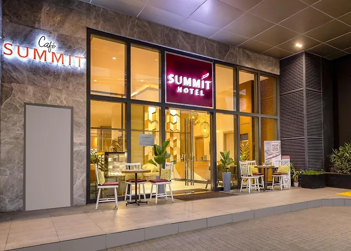 Hotel with pool: Summit Hotel Greenhills