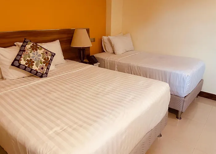 3 star hotel: The Grand View