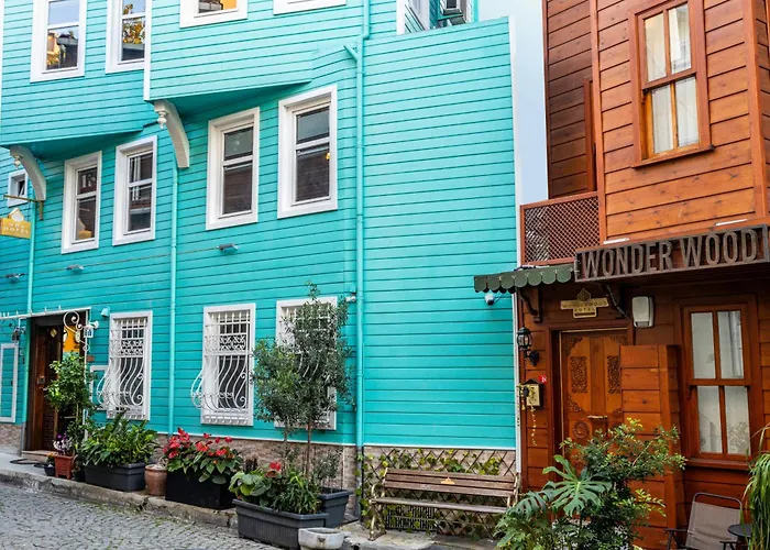 B&B: Wonder Wood Hotel