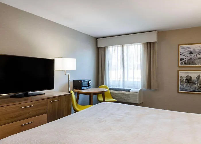 Self catering: Aiden By Best Western Cape Cod - West Yarmouth