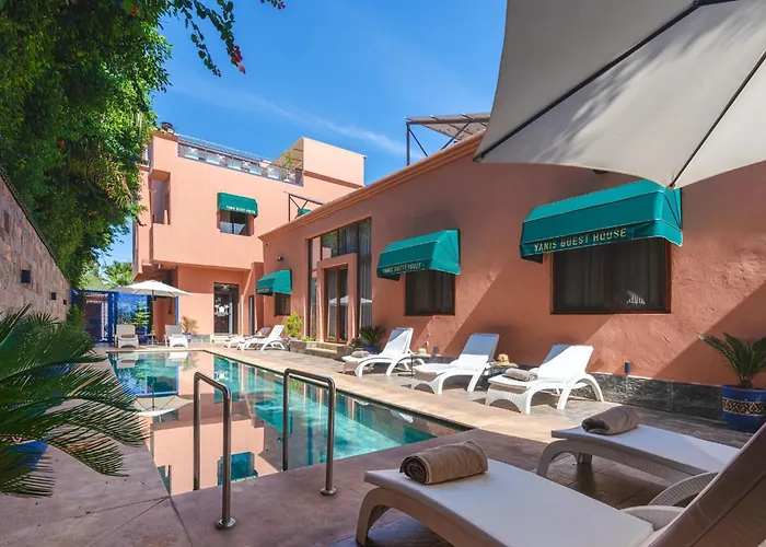 Yanis Guest House