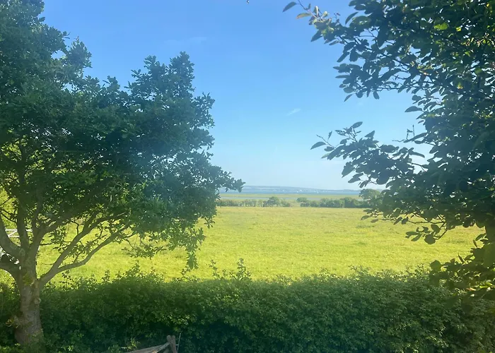 Cheap hotel: 4 Lisle Court Cottages