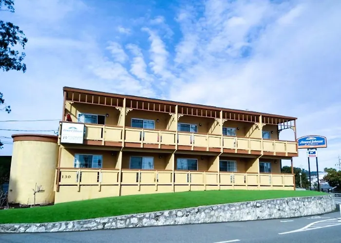 Howard Johnson By Wyndham Santa Cruz