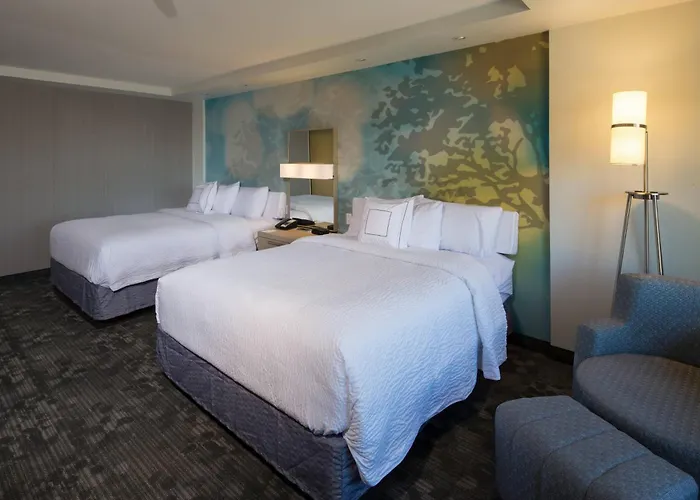 Courtyard By Marriott Bay City