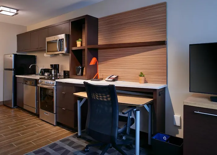 Hotel with Tennis: Towneplace Suites By Marriott Jackson