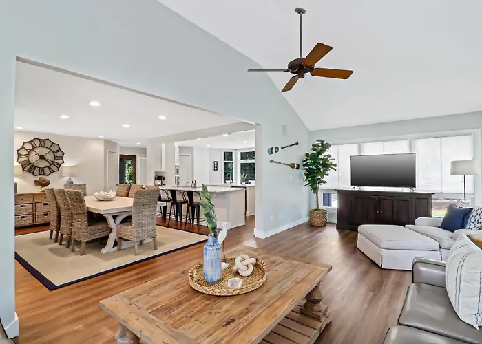 Private Villa: 15 Sea Lane