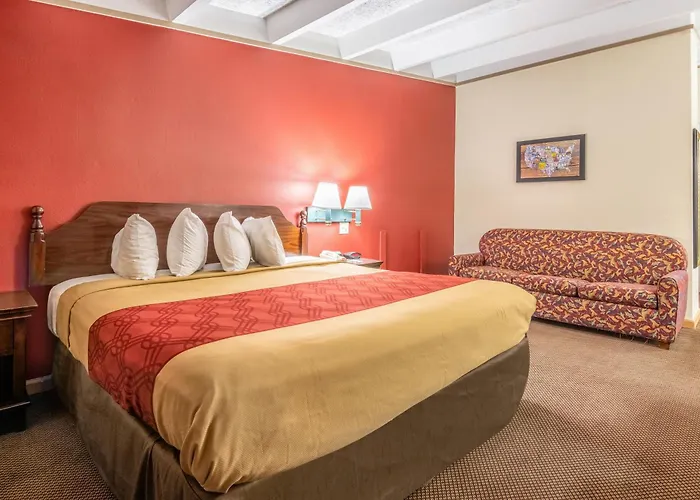 Perry Inn & Suites National Fairground I 75