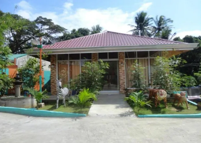 Hotel with pool: Reddoorz @ Classique Pan Oriental Hotel And Resort Batangas