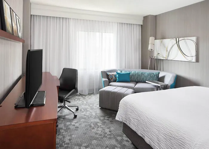 Courtyard By Marriott Jersey City Newport