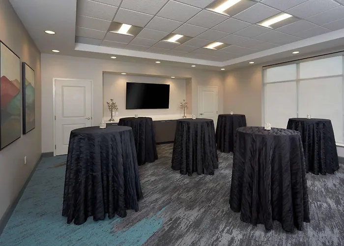 Luxury hotel only: Towneplace Suites By Marriott Hamilton