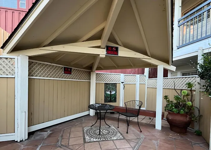 Motel: Inn By The Bay Monterey