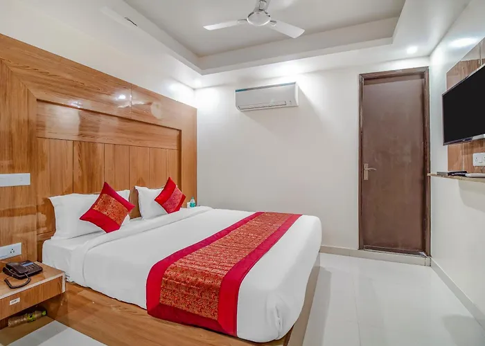 Guest house: Hotel Mayank Plaza-Near Igi Airport Terminal-3