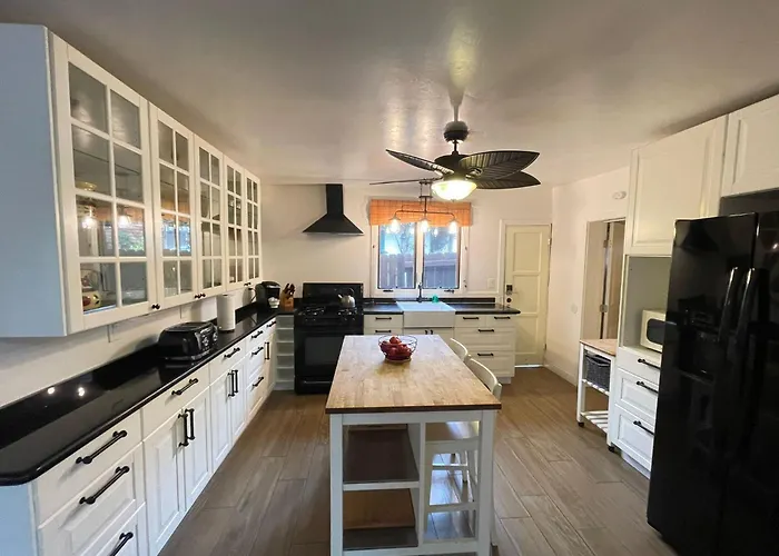 Vacation rental: Redwood Hollow Cottages