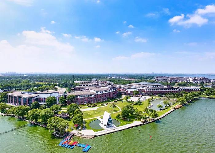 In Luxury hotels Suzhou Tongli Lake View