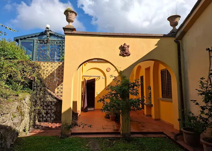 Tuscany Villa Gorello. Villa in Toscana. Jacuzzi con tetto in cristallo,piscina