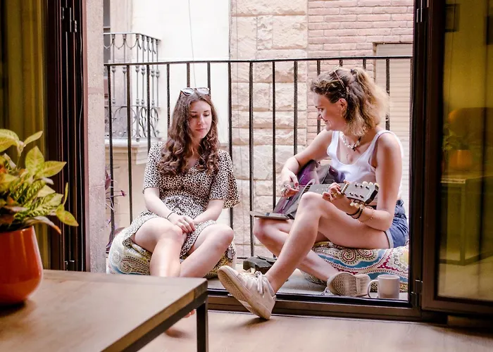 Hotel cerca del colegio: Itaca Hostel