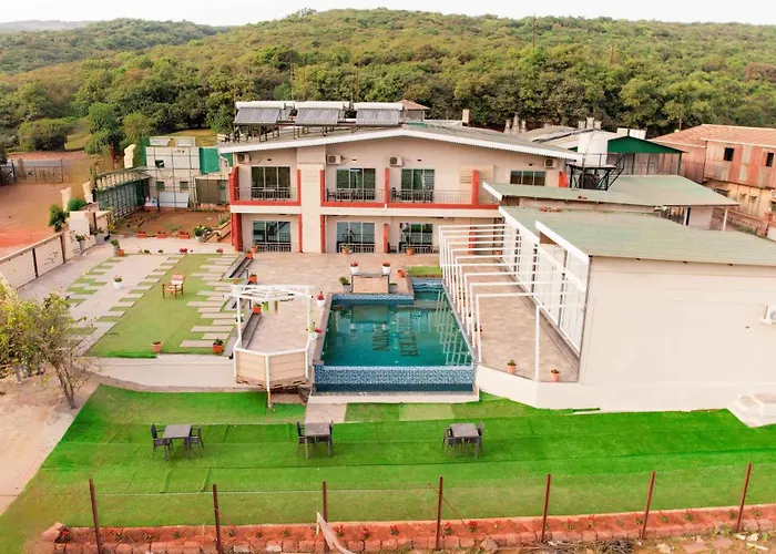 Treebo Winter Town Venna Lake