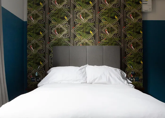 Hôtel de l'aéroport: The Crown Rooms