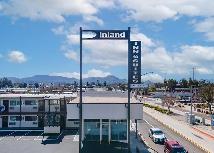 Inland Inn & Suites