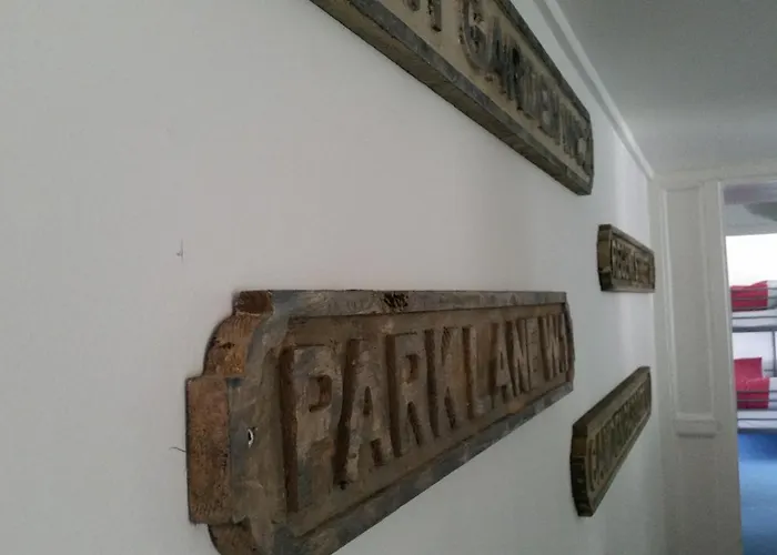 Hostel: The Queens Hostel