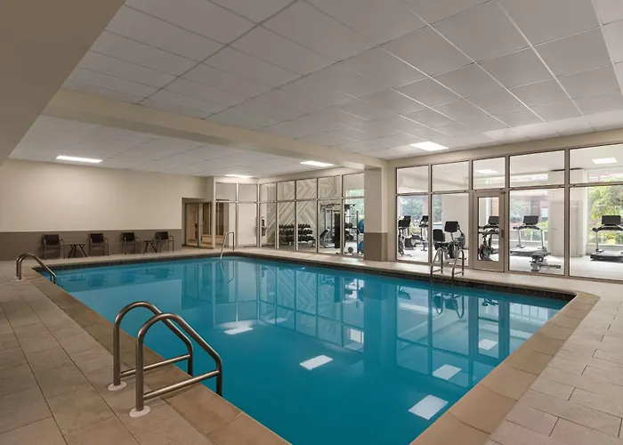 Pet Friendly hotel: Doubletree By Hilton New York-Laguardia