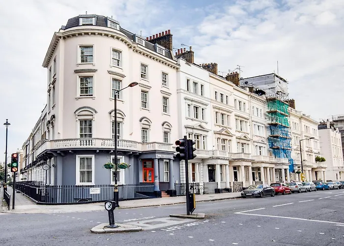  Oyo Townhouse New England, London Victoria