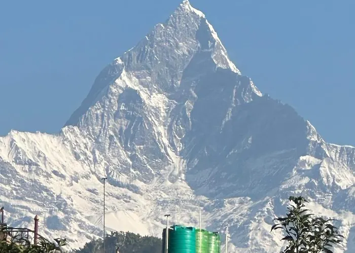 Romantic hotel: New Pokhara Lodge - Pokhara Lakeside