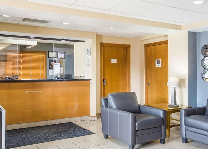 Kid friendly hotel Econo Lodge Inn & Suites I-35 At Shawnee Mission