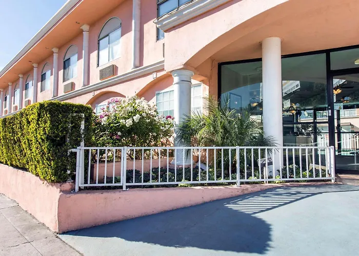 Motel: Rodeway Inn Near Melrose Ave