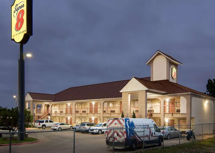 Motels Super 8 By Wyndham Grand Prairie Southwest