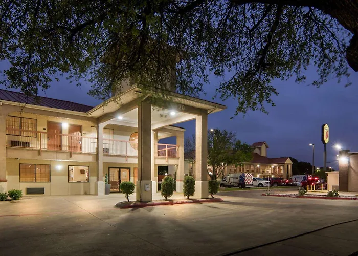 Motels Super 8 By Wyndham Grand Prairie Southwest