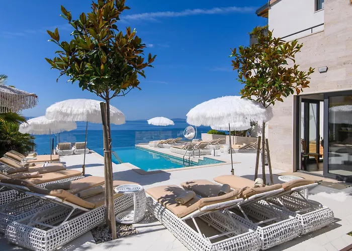 Gallery Luxury Suites & Rooms-Only Adults