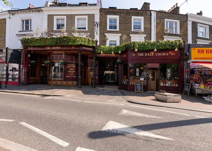 Villa: The Crown Pub & Guesthouse