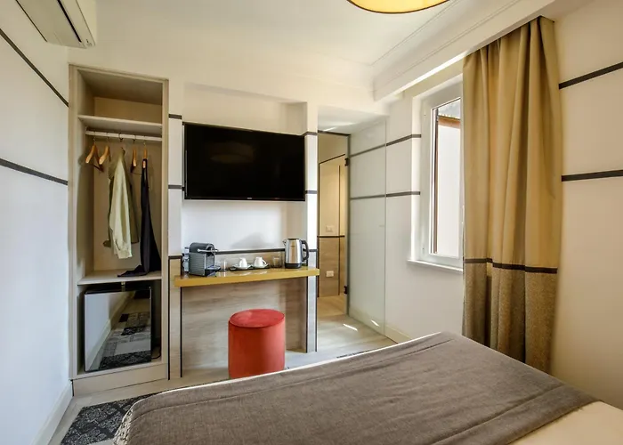 Hotel near College: Relais Luxury Corso