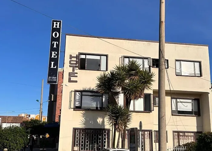 Pet Friendly hotel: Hotel Rook Inn