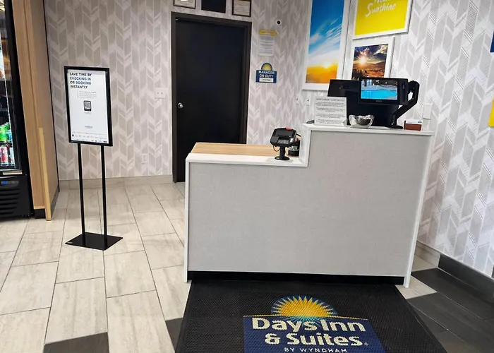 Days Inn & Suites By Wyndham Wausau