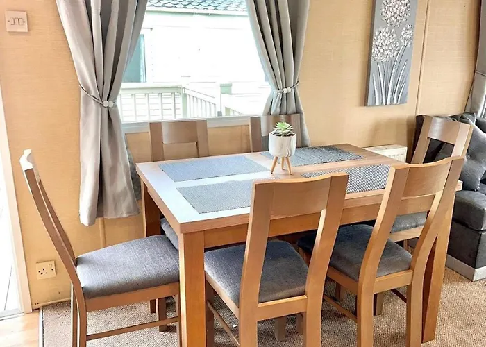 3 Bedroom 8 Birth Caravan - Sand Le Mere