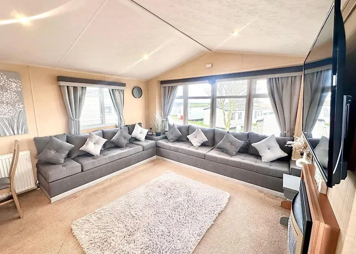 3 Bedroom 8 Birth Caravan - Sand Le Mere