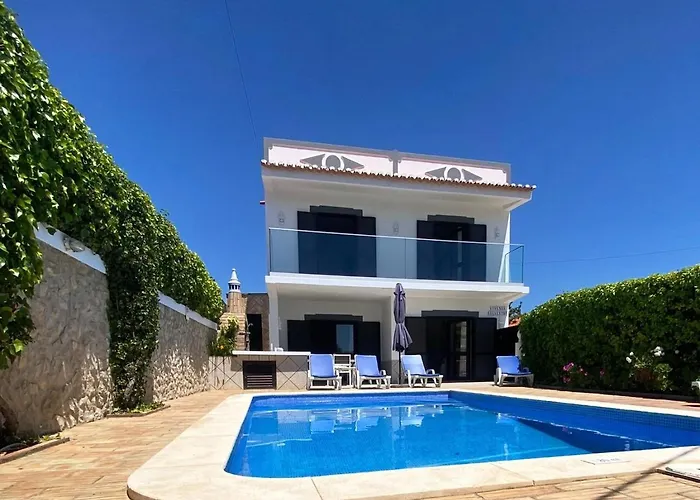 Vila: Vivenda Silvestre Family House
