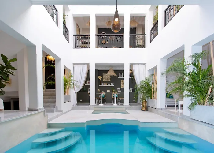 Airport Hotel: Riad Al Rimal & Spa