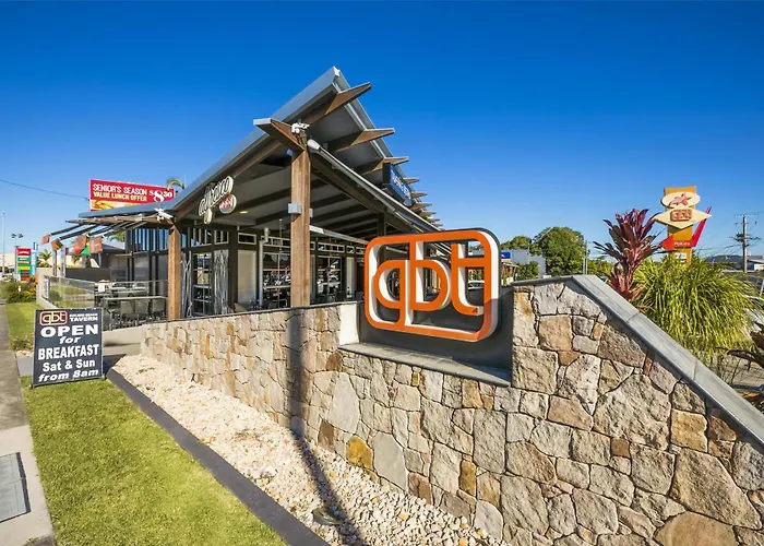 Cheap hotel: Nightcap At Golden Beach Tavern