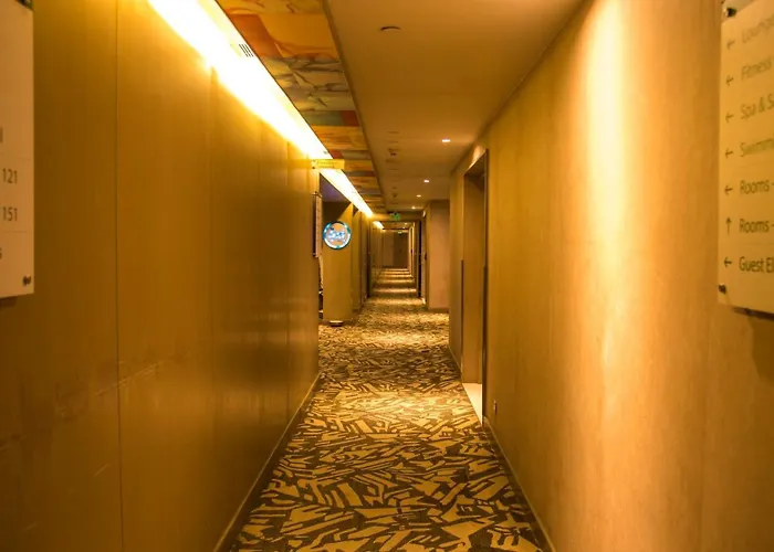 Hotel Am Holiday Inn New Delhi Aerocity By Ihg