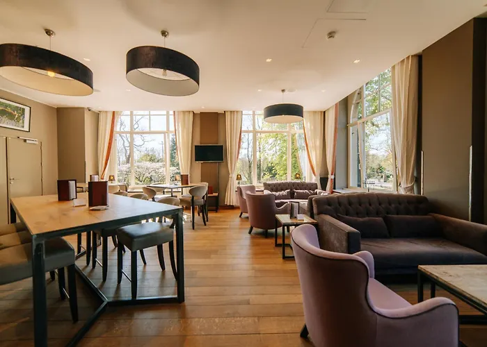 Beach Hotels Le Chateau De Namur