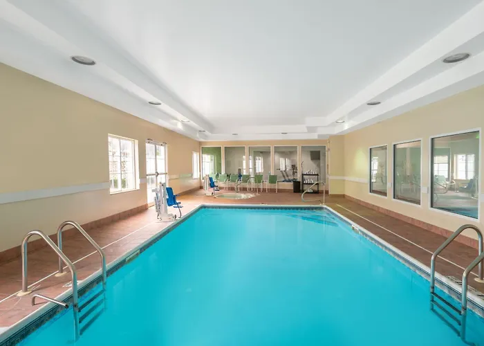 Hotels with pool La Quinta By Wyndham Latham Albany Airport