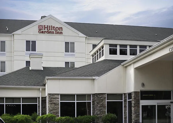 Luxury hotel only: Hilton Garden Inn Fayetteville/Fort Bragg
