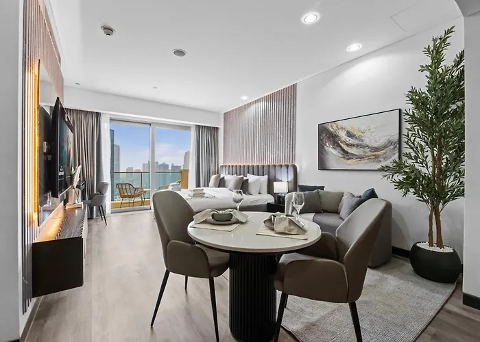 Pet Friendly hotel: The Address Dubai Marina - Lux Living