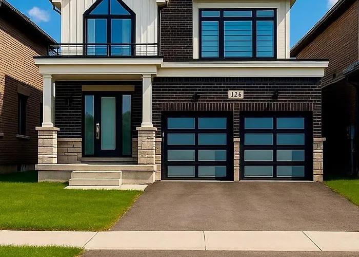 Villa: Brand New 4 Bedroom Villa By Hamilton Airport!