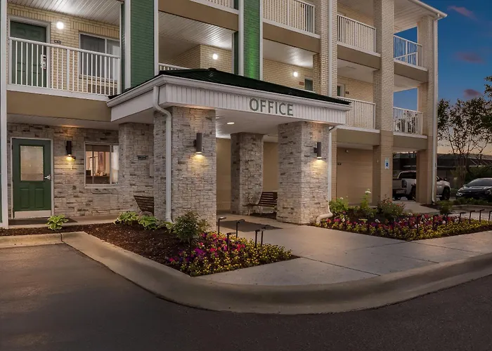 Hometowne Studios By Red Roof Detroit - Livonia