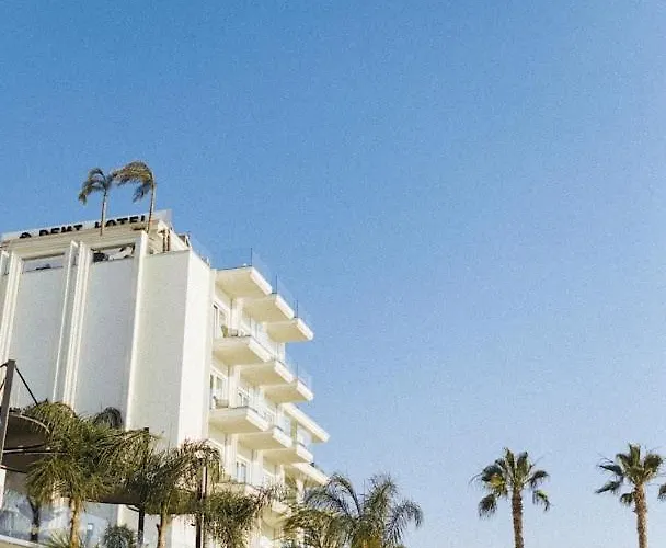 Hotel nahe College: Demi Hotel